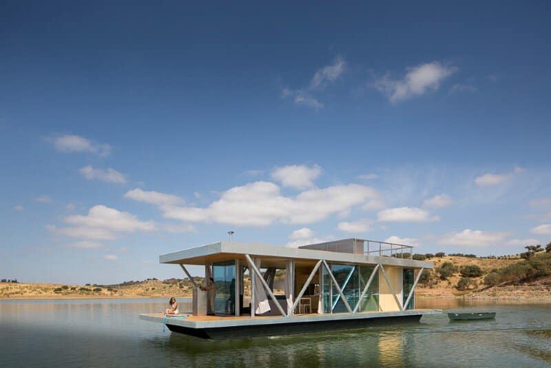 Floating House - a mobile house in the middle of a lake (6)