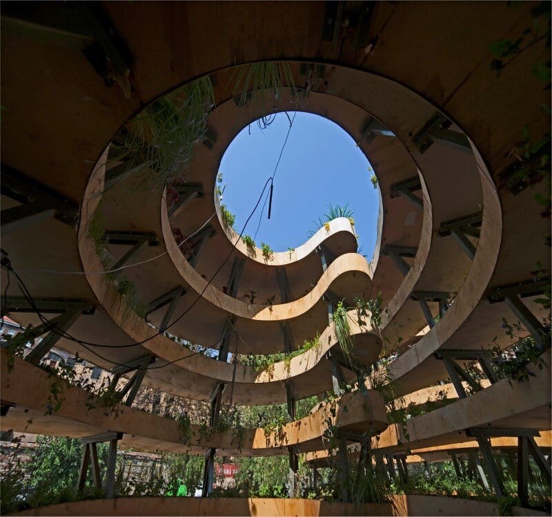 Green Sculpture that Symbolizes Infinity: The Infinite Green in Wroclaw 3