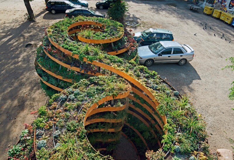 Green Sculpture that Symbolizes Infinity: The Infinite Green in Wroclaw 2