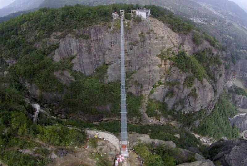 High-altitude suspension bridge made of glass opens in Hunan, China (10)