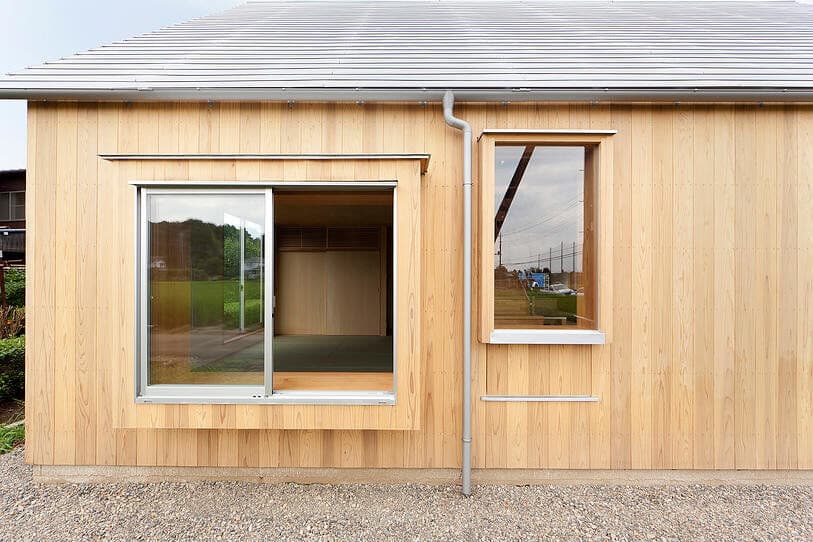 Kawagoe House is a Spacious Room Under a Large Gabled Roof (15)