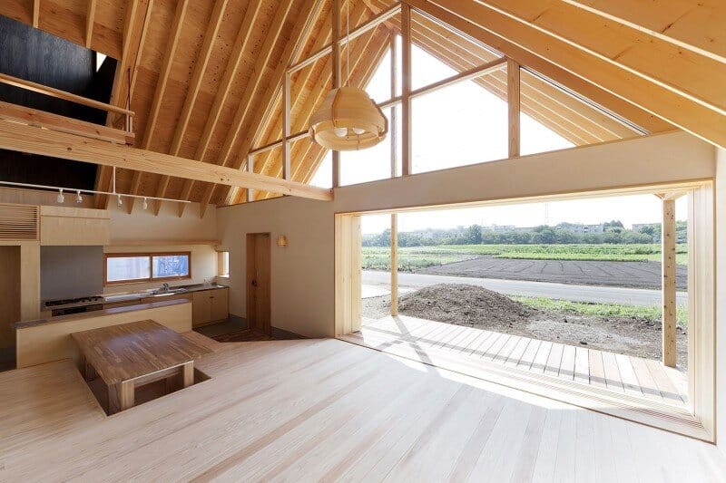 Kawagoe House is a Spacious Room Under a Large Gabled Roof (5)