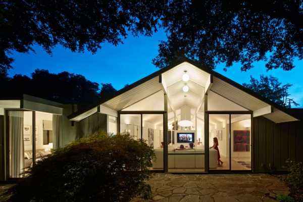 Minimal Modern Design Meets Disco in This Eichler House