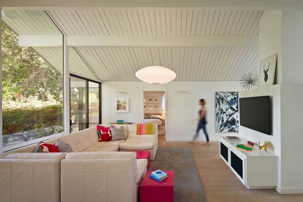 Minimalist Modern Design Meets Disco in This Palo Alto Eichler House (19)