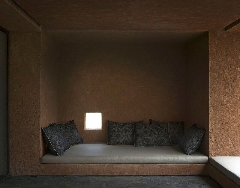 Minimalist mountain lodge designed by Studio Ko - Villa E (6)