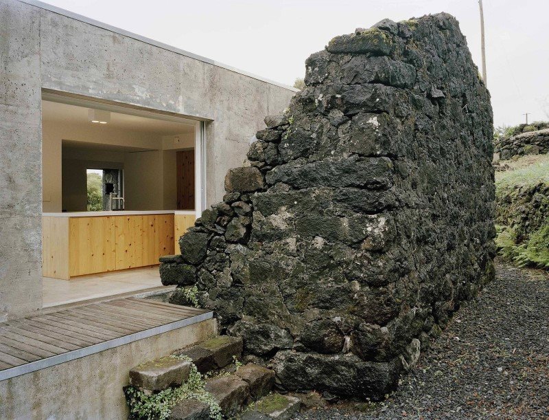 SAMI Arquitectos have transformed a ruin into a holiday home (1) (Custom)