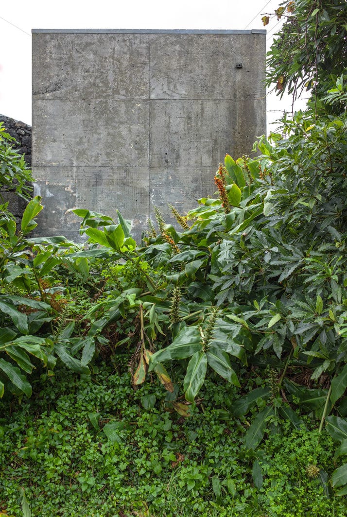 SAMI Arquitectos have transformed some ruined walls into a holiday home (7)