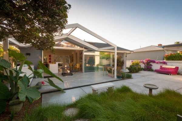 Dolphin Place – Reinterpreting a Midcentury Fisherman’s Cottage in Bird Rock