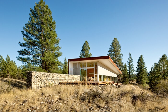 Sustainable Hill House / David Coleman Architecture