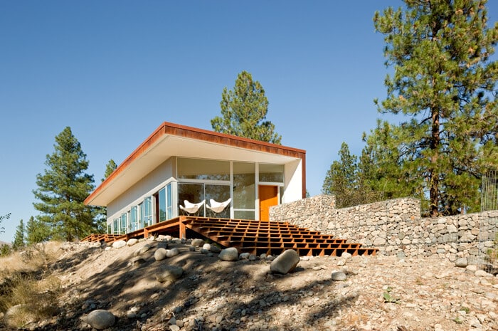 Sustainable Hill House / David Coleman Architecture