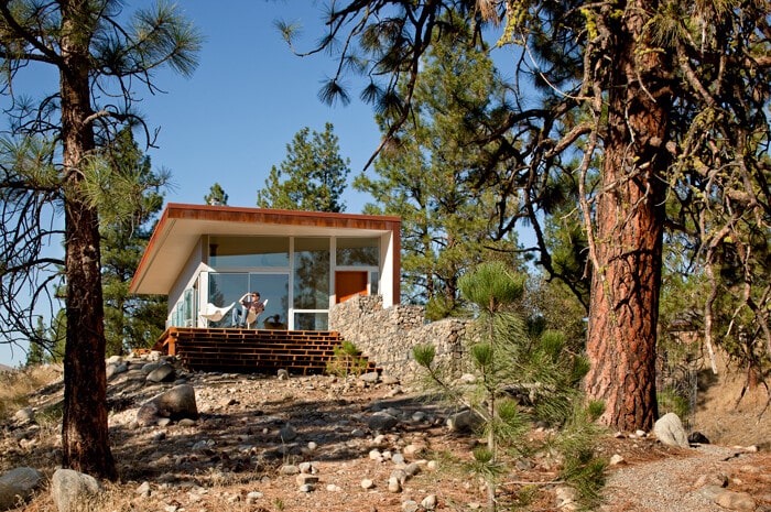 Sustainable Hill House / David Coleman Architecture