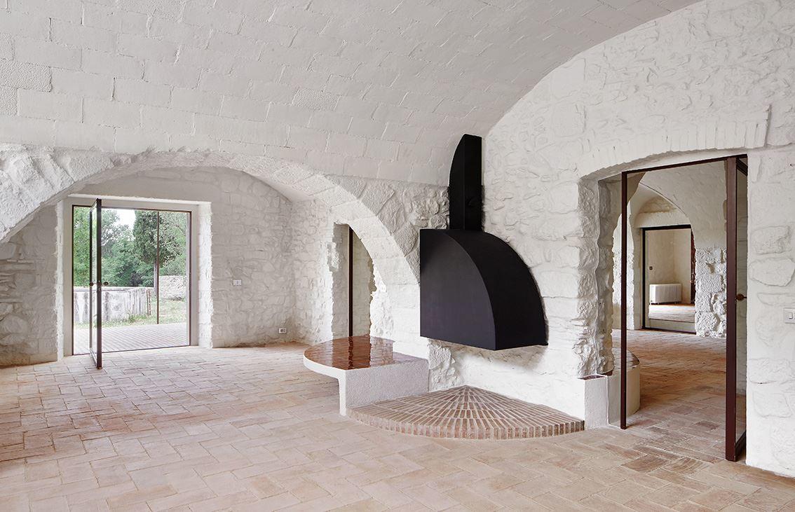 G Arquitectura has completed the rehabilitation of a farmhouse, located in Empordà, Girona, Spain (10)