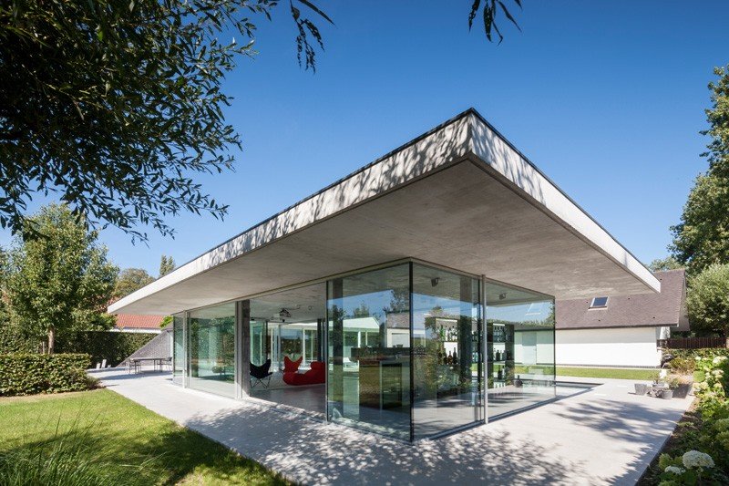 Glass And Concrete PoolHouse In Belgium (6)