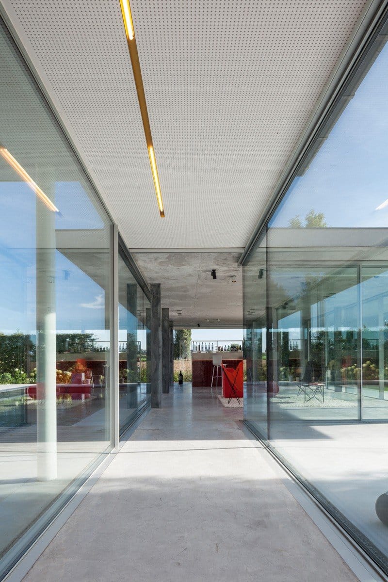 Glass And Concrete PoolHouse In Belgium (9)