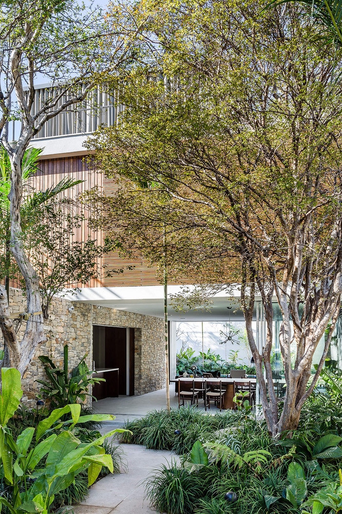 Lara House is a generous and light-filled home in Sao Paulo - by Felipe Hess (6)