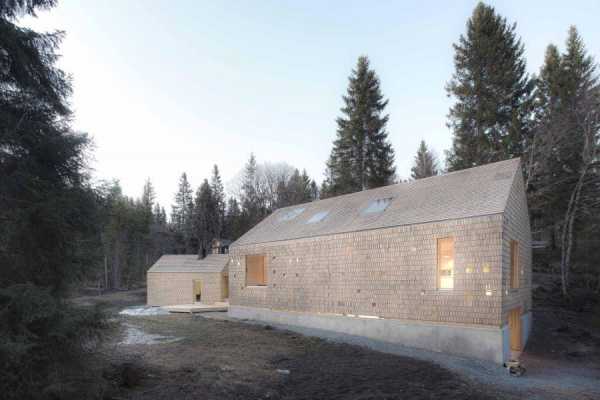 Modern Wooden Family House Between Civilization and Nature