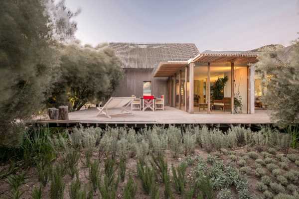 Teke House Architecture Integrates Active and Passive Sustainable Solutions