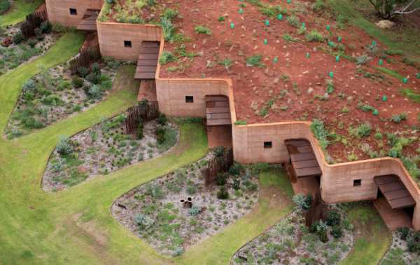 Twelve Earth Covered Residences by Luigi Rosselli Architects