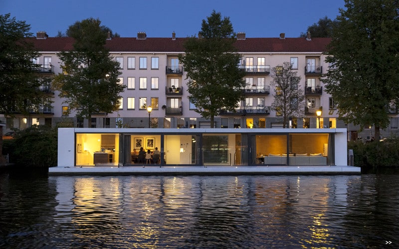 Watervilla Weesperzijde on the river Amstel in Amsterdam (1)