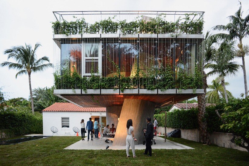 A Bungalow House from the 1930s Replaced by a Three-Story Concrete House