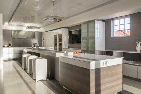 Award-Winning South Florida Kitchen by Hausscape