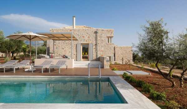 Greek Villa: Elements of the Historic Houses into a Modern Context