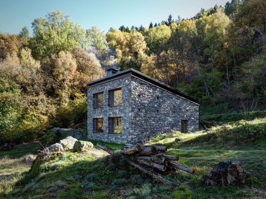 House VI Old Ruin Transformed into a Spectacular Mountain Residence (10)