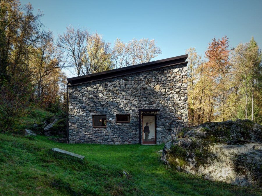 House VI Old Ruin Transformed into a Spectacular Mountain Residence (7)