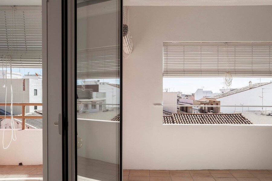 Vernacular Penthouse in Valencia, Spain (8)