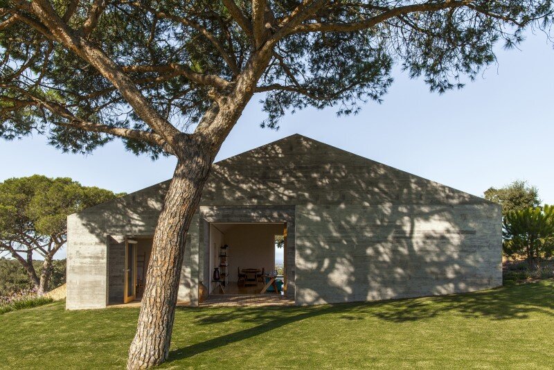 Traditional Portuguese Architecture Combined with a Contemporary Style Melides House (8)