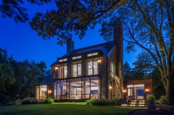 Alexandria Residence Evokes the Traditional Farmhouses