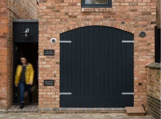 Writer’s Coach House by Intervention Architecture