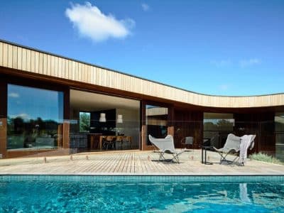 13th Beach Courtyard House / Auhaus Architecture