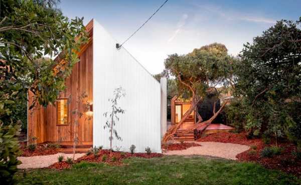 An Extensive Renovation of a Tiny Weatherboard Beach Shack