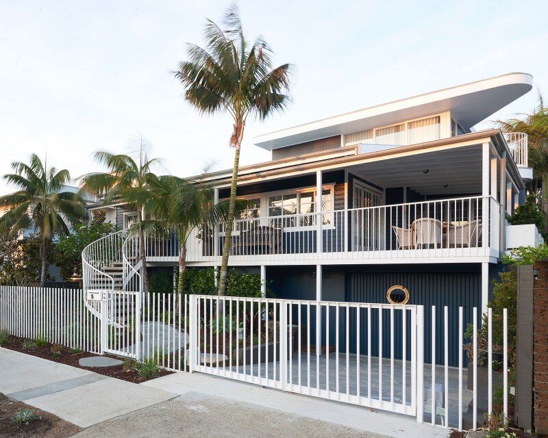 Beach House on Stilts: Restful Retreat With Privileged Ocean Views