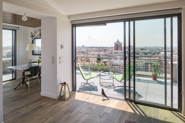 Attic House Situated in a Tower in the Center of Madrid (11)