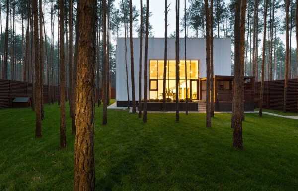 By Using an Optical Illusion This Family House Looks Much Bigger Inside Then It Is