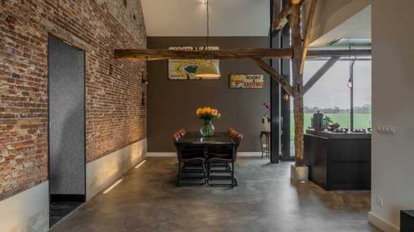 Old Dutch Farm Renovated with Preservation of Ancient Wooden Trusses