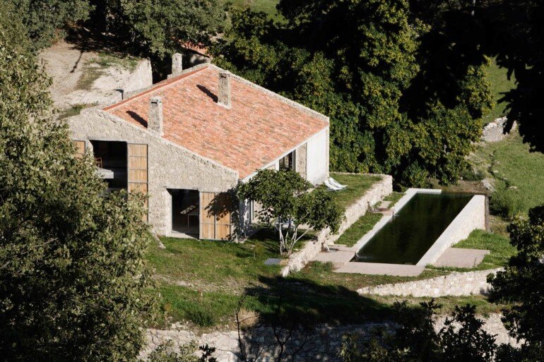 Abandoned Stable Converted into a Family Home (20)