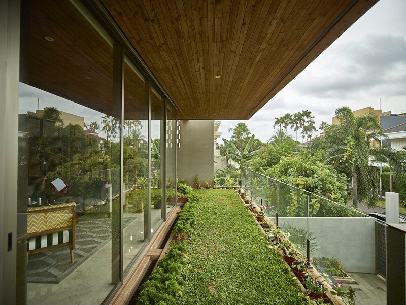 Tropical Open House in Jakarta, Indonesia / RAW Architecture