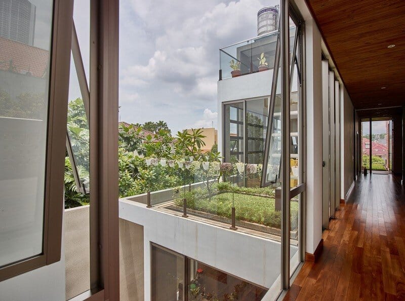 Tropical Open House in Jakarta, Indonesia / RAW Architecture