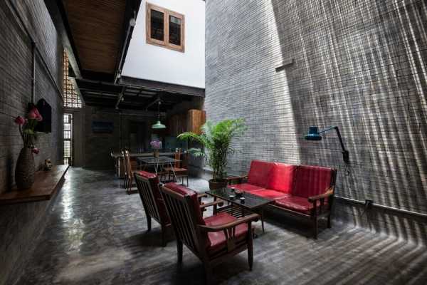 Vietnamese House Designed for a Buddhist Family