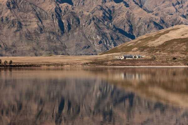 Central Otago House by Sumich Chaplin Architects