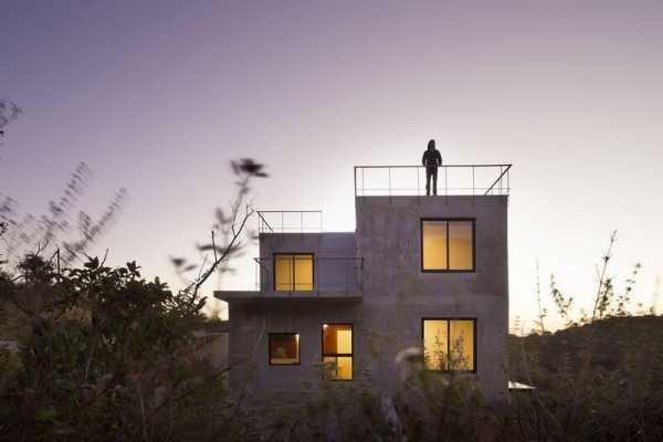 Cerrado House at the Foothills of the Sierra da Moeda / Brazil