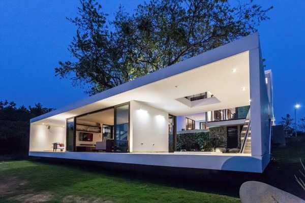 Tropical Eco-Friendly House by Alberto Zavala Arquitectos