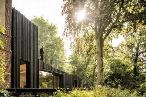 Black Wood House by Marchi Architectes