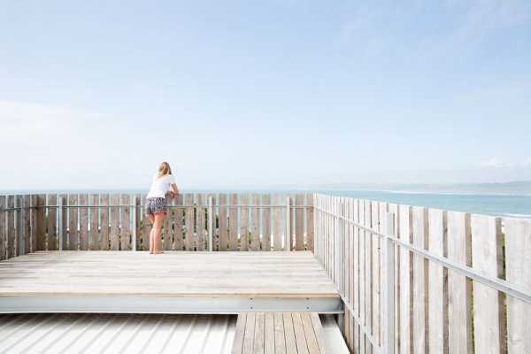 Crowsnest was Designed as a Home for Surfers / Red Architecture