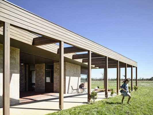 Goulburn Valley House by Rob Kennon Architects