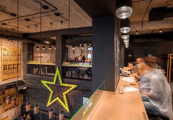 Star Burger - Classic American Bar Atmosphere in the Center of Kyiv 13