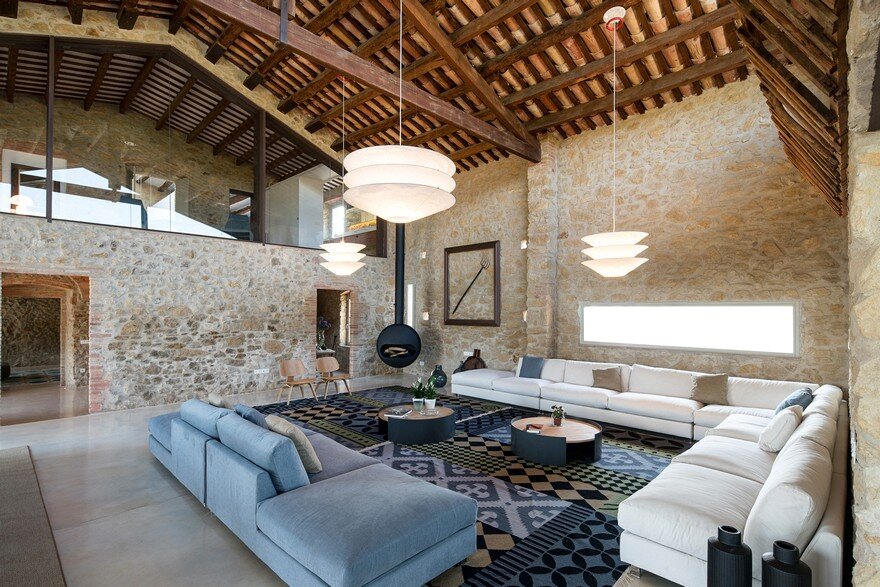 Girona Farmhouse Completely Refurbished by Gloria Duran Torrellas